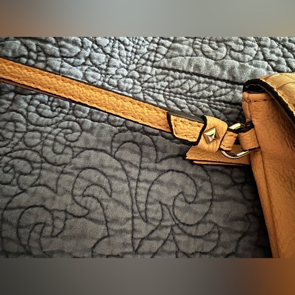 SIMPLY VERA WANG Elegant Tan Snake Skin Clutch with Bow Accent 12” L x 5.5” H - Picture 8 of 10